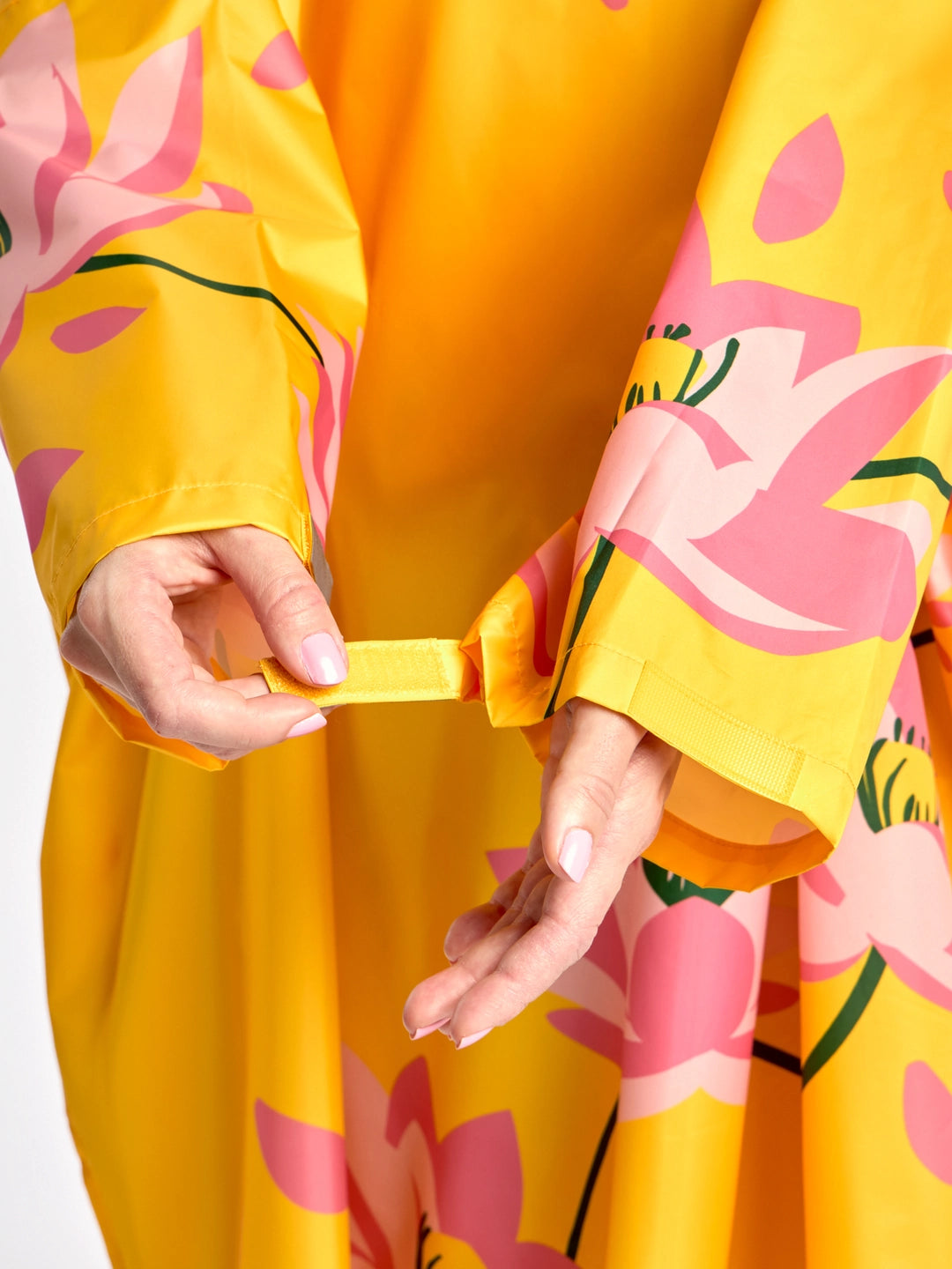 Poncho antipioggia per le ninfee primaverili del buon umore