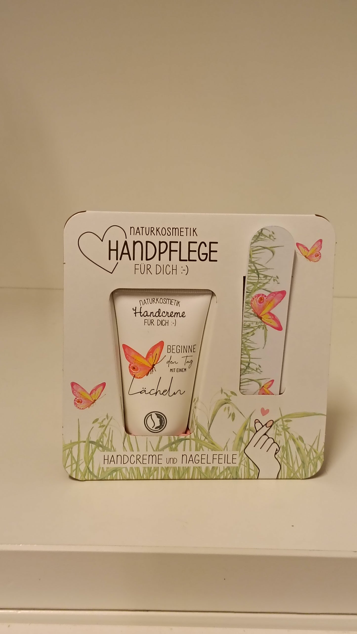 Handcreme und Nagelfeile