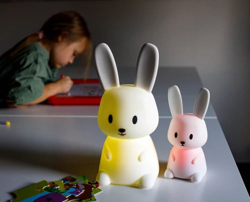 Maxi luce notturna a forma di coniglio realizzata in silicone