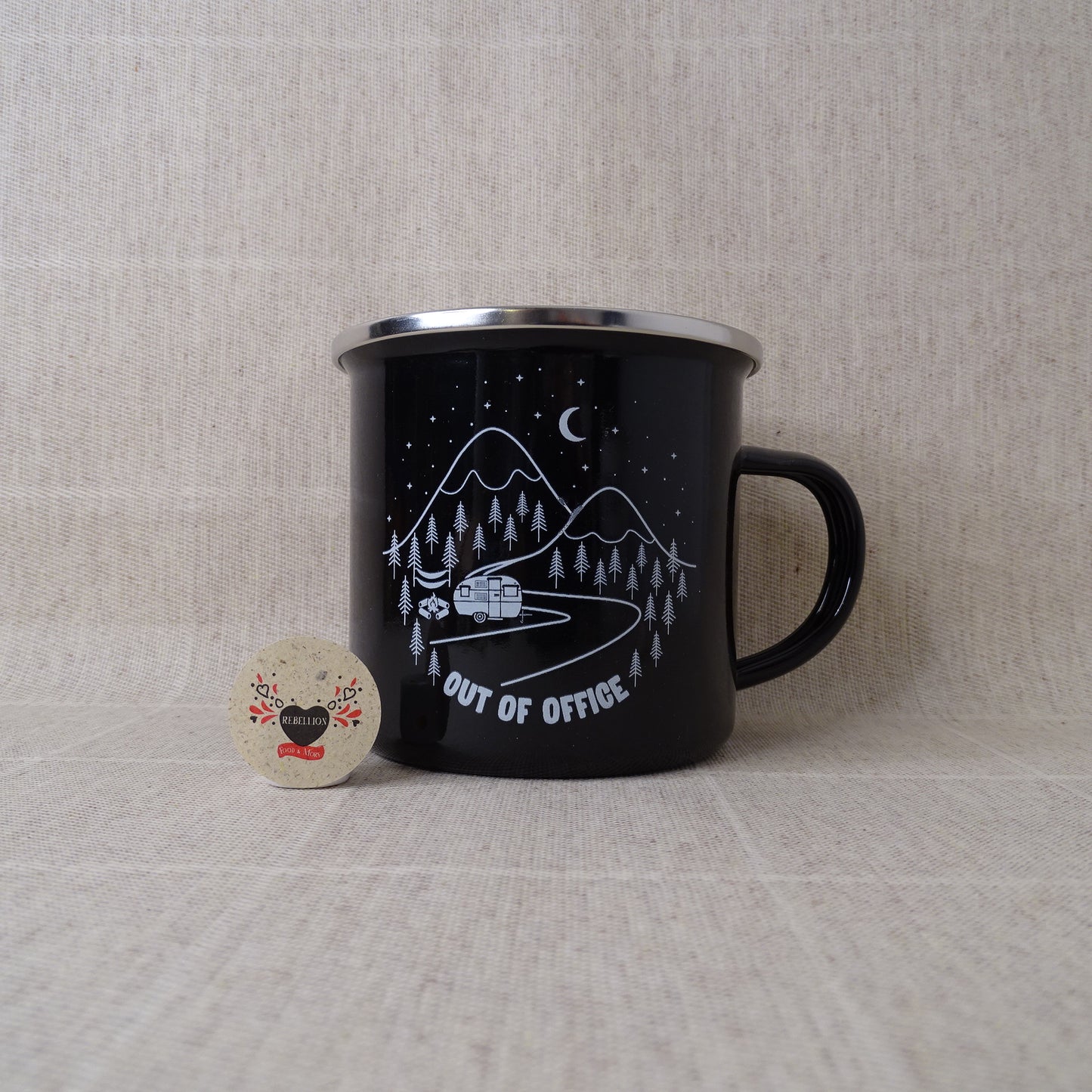 Tazza smaltata con motivi
