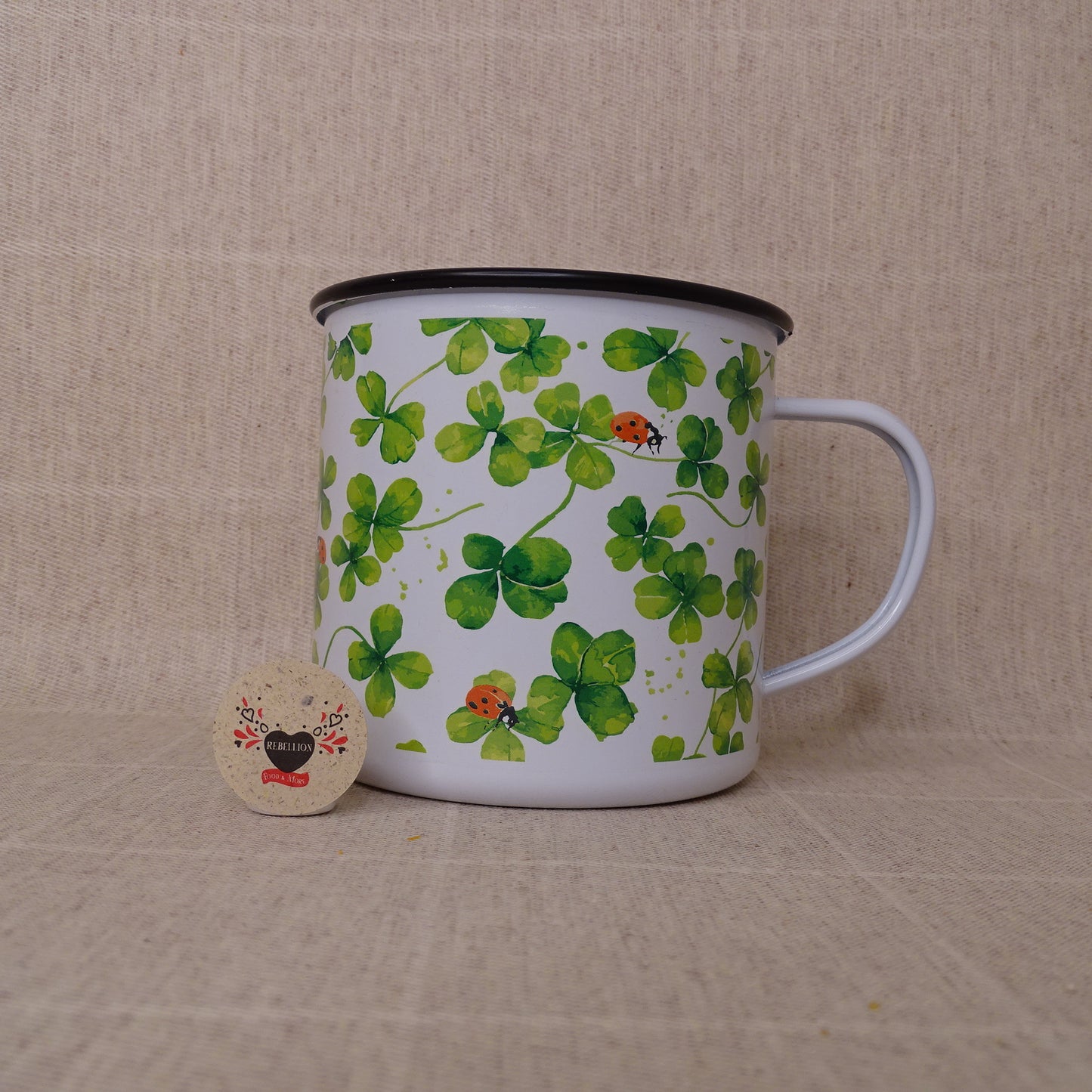 Tazza smaltata con motivi