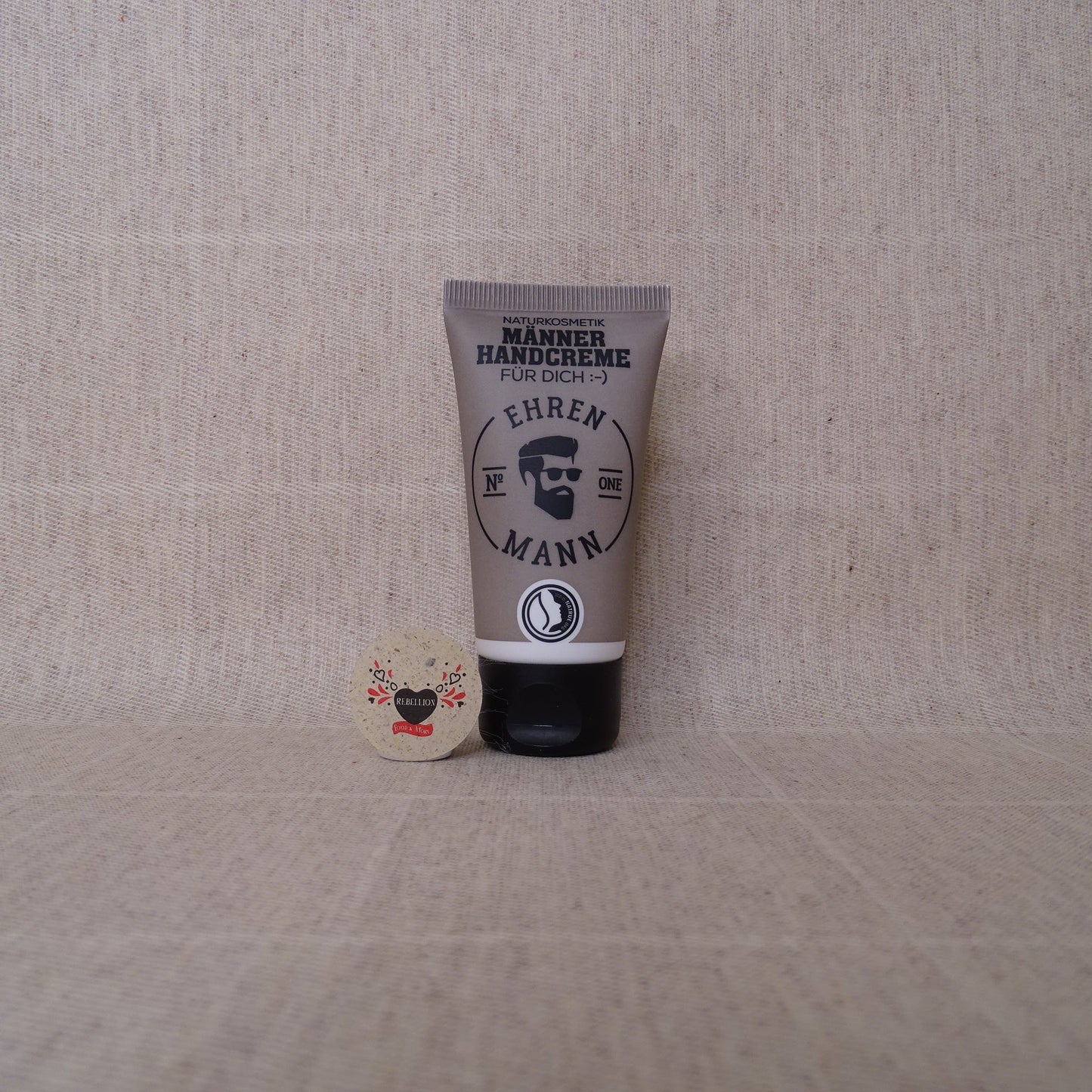 Crema per le mani con scritta "Il momento migliore è adesso".