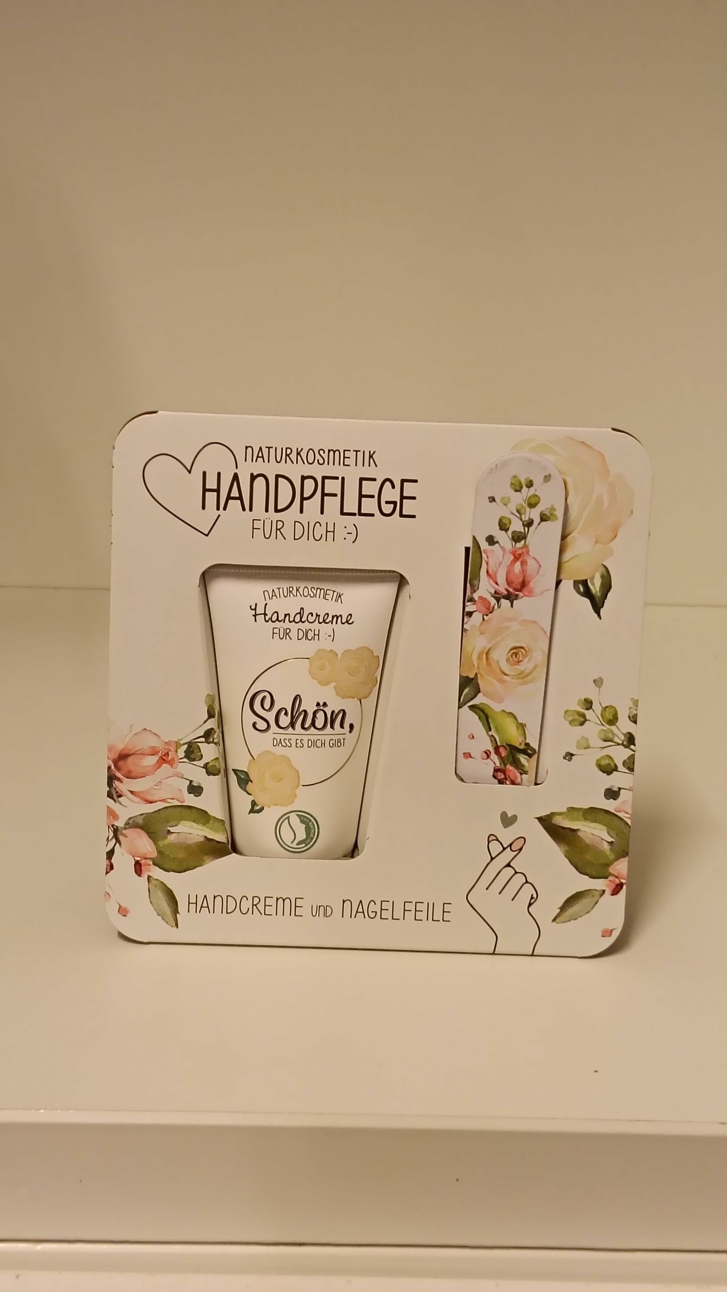 Handcreme und Nagelfeile
