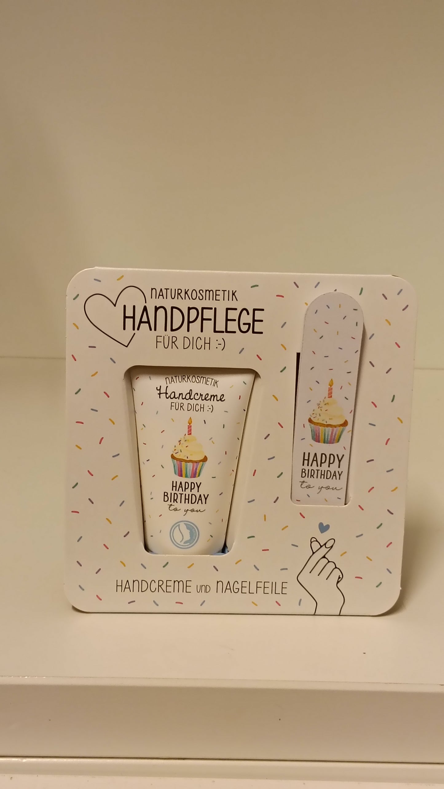 Handcreme und Nagelfeile