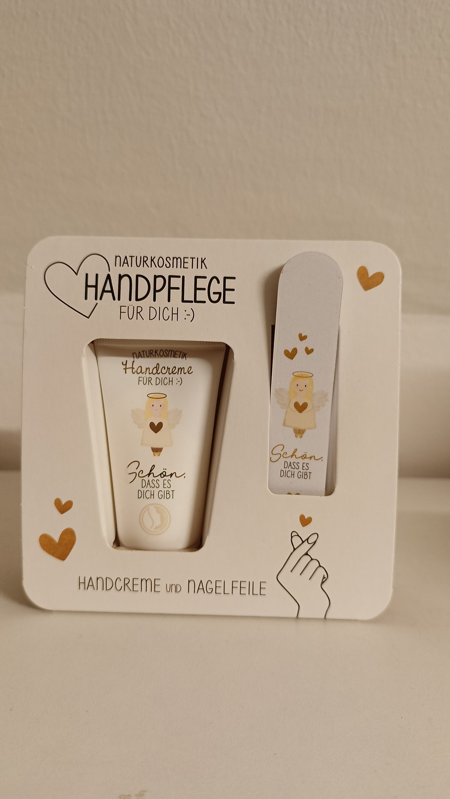 Crema per le mani e lima per unghie
