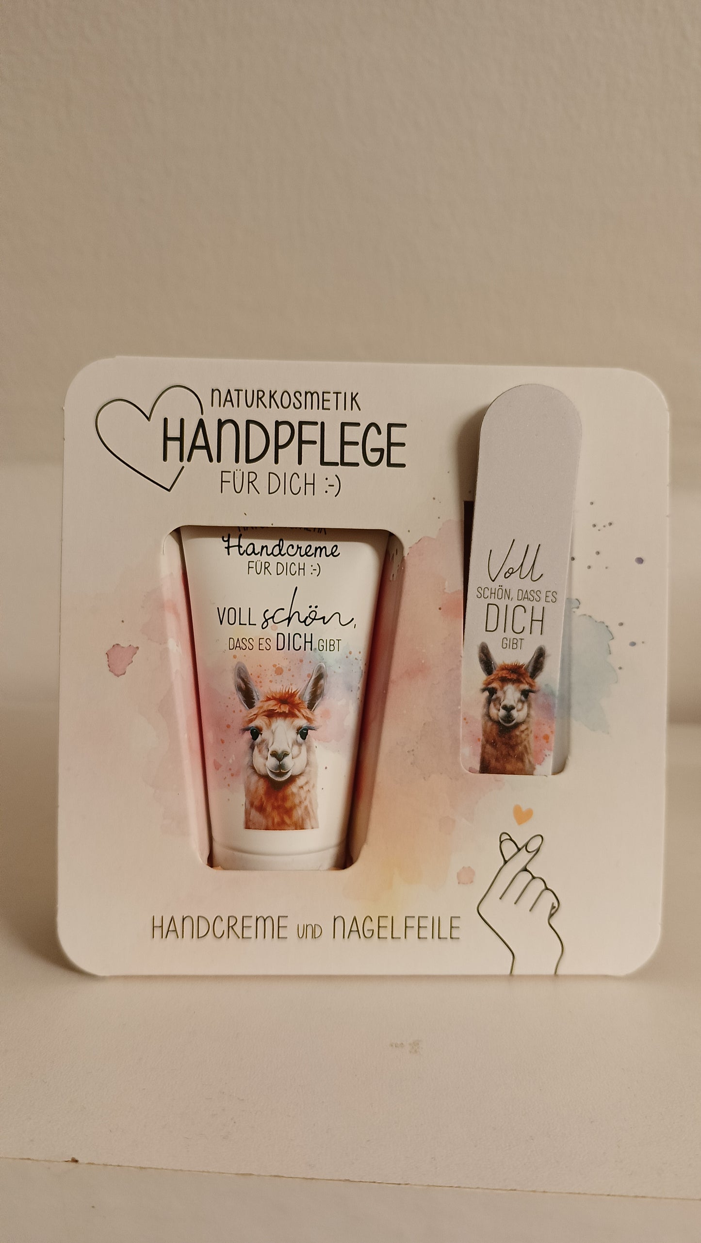 Crema per le mani e lima per unghie