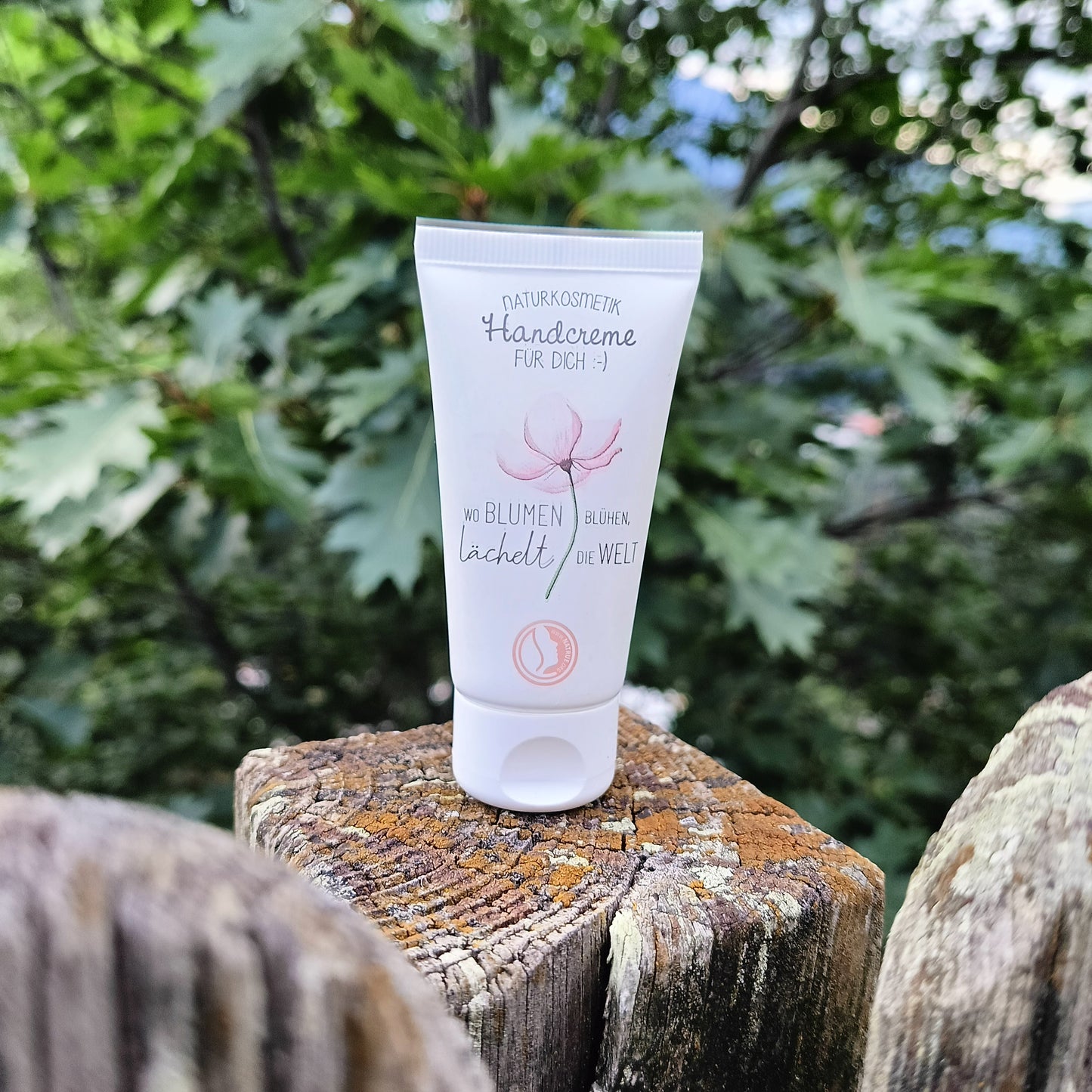 Crema per le mani con scritta "Il momento migliore è adesso".