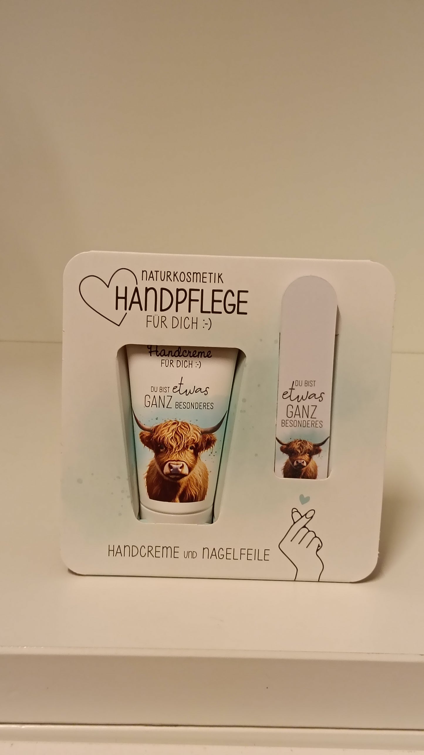 Handcreme und Nagelfeile