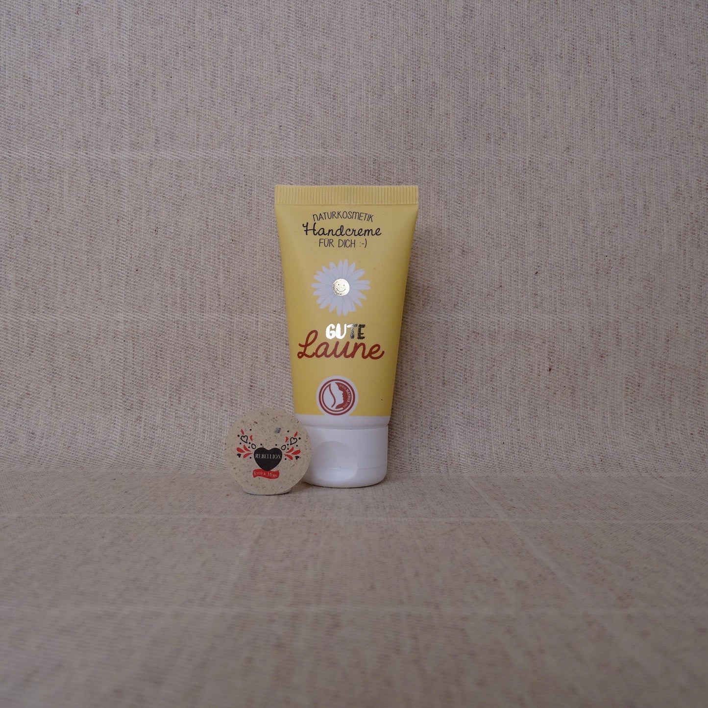Crema per le mani con scritta "Il momento migliore è adesso".
