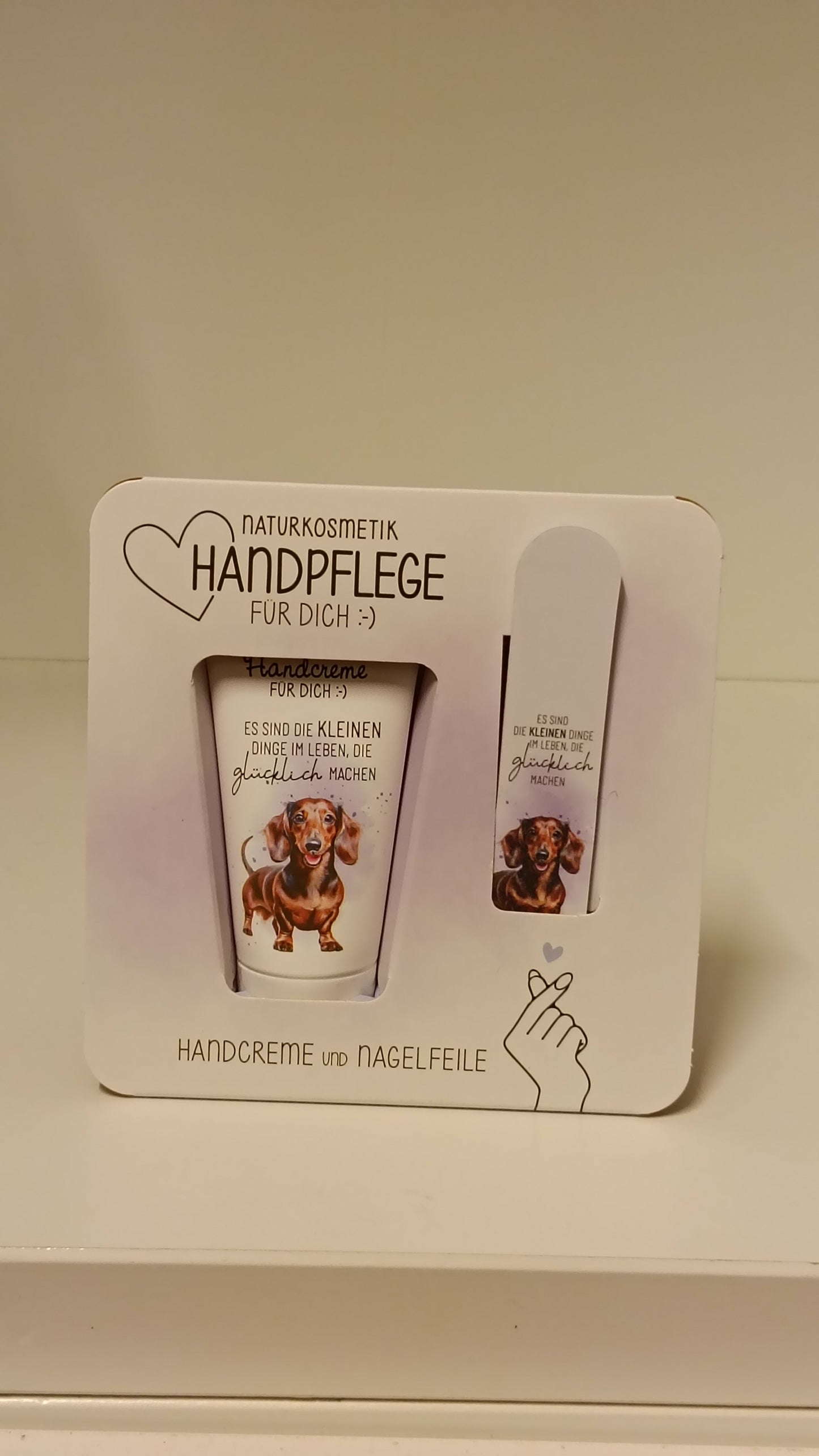 Handcreme und Nagelfeile