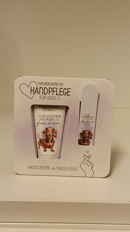 Handcreme und Nagelfeile