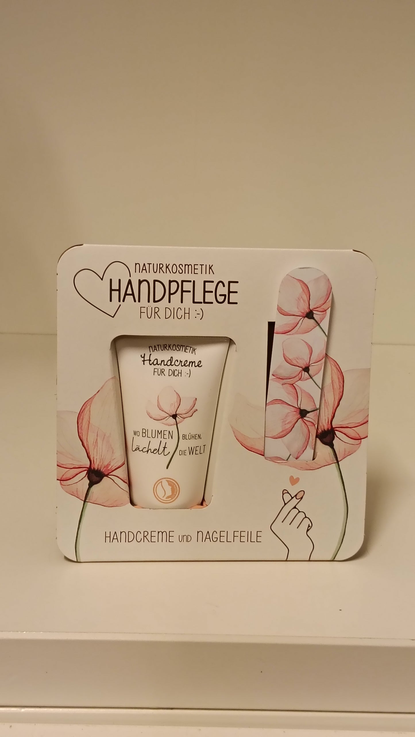 Handcreme und Nagelfeile