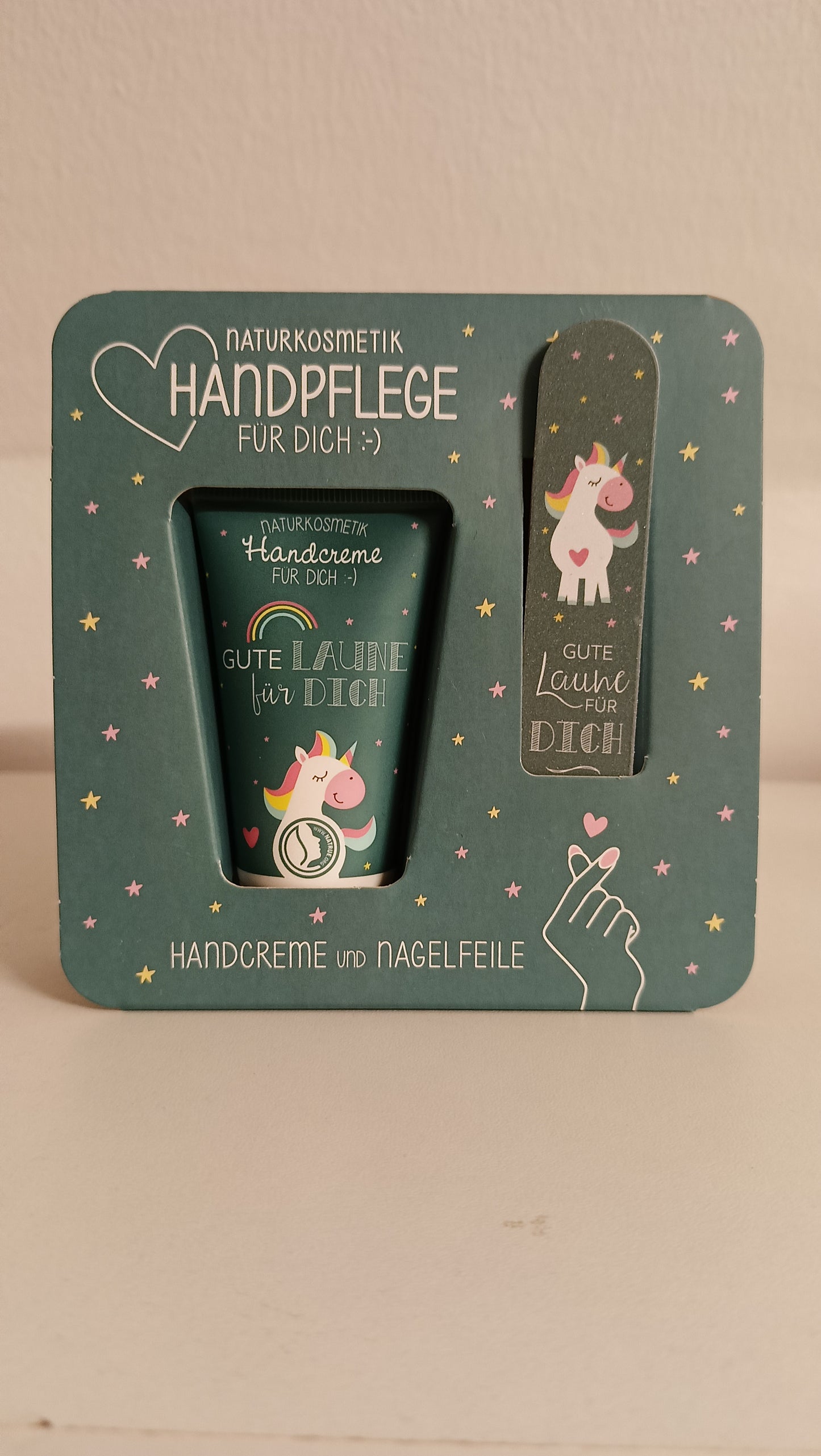 Crema per le mani e lima per unghie